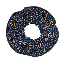 Charger l&#39;image dans la galerie, Chouchou velours côtelé bleu marine imprimé pétales