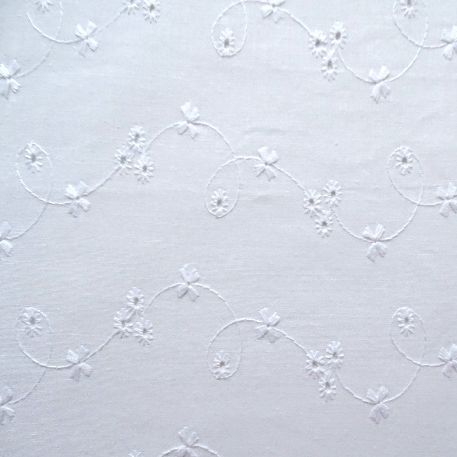 Tissu Noeud cache-agrafes de soutien-gorge Atelier Madeleine made in France blanc broderie 