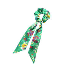 Charger l&#39;image dans la galerie, Chouchou foulard vert imprimé fleuri Atelier Madeleine made in France