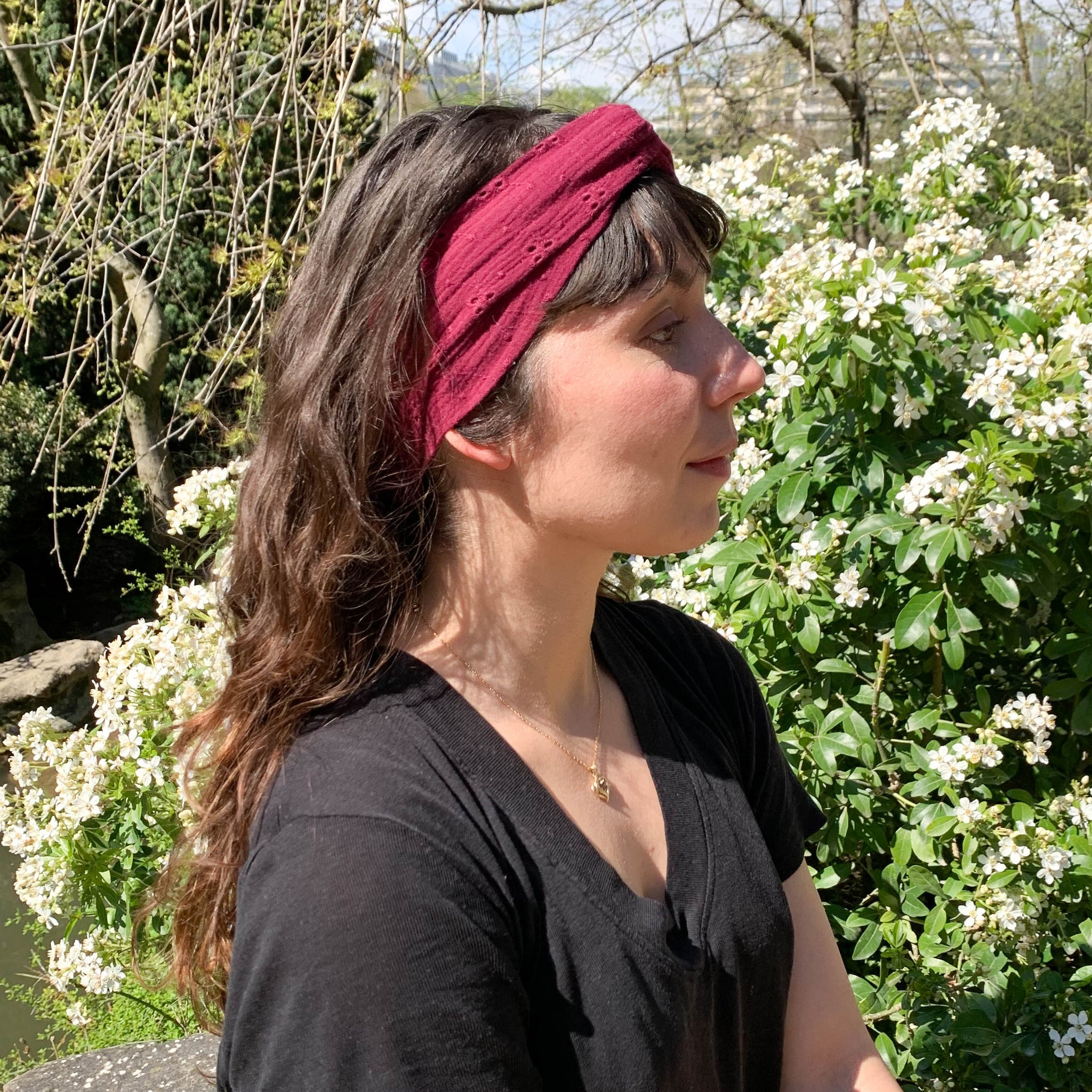 Headband élastique twist double gaze brodée prune made in France Atelier Madeleine