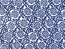 Charger l&#39;image dans la galerie, Tissu Noeud papillon bleu et blanc imprimé réglable pour homme made in France Atelier Madeleine